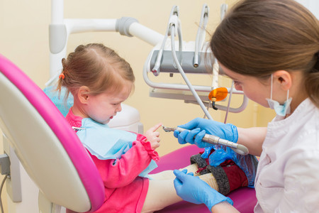 Ortodoncista y odontopediatra, los dos profesionales encargados de la salud bucodental de nuestros hijos