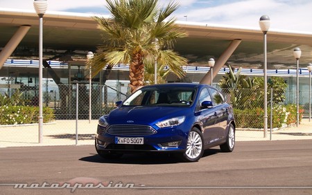 ford-focus-2015-1000-08.jpg