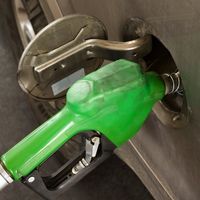 El seguro de tu auto podría asistirte con gasolina en caso de que la necesites