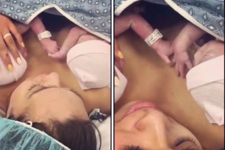 El emotivo momento en el que dos gemelas idénticas se toman de la mano minutos después de nacer