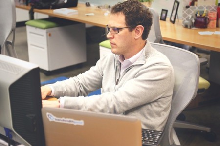 Reparar o sustituir ordenadores, ¿qué sale más rentable en la empresa?