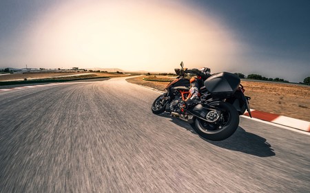 Ktm 1290 Super Duke Gt 2019 001