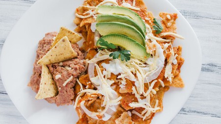 Cómo hacer 1 litro de salsa para chilaquiles rojos tradicionales, alcanza perfecto para 5 personas