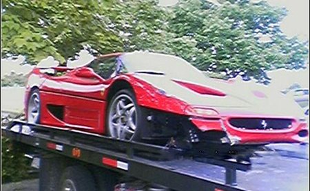 Ferrari F50 en la grúa