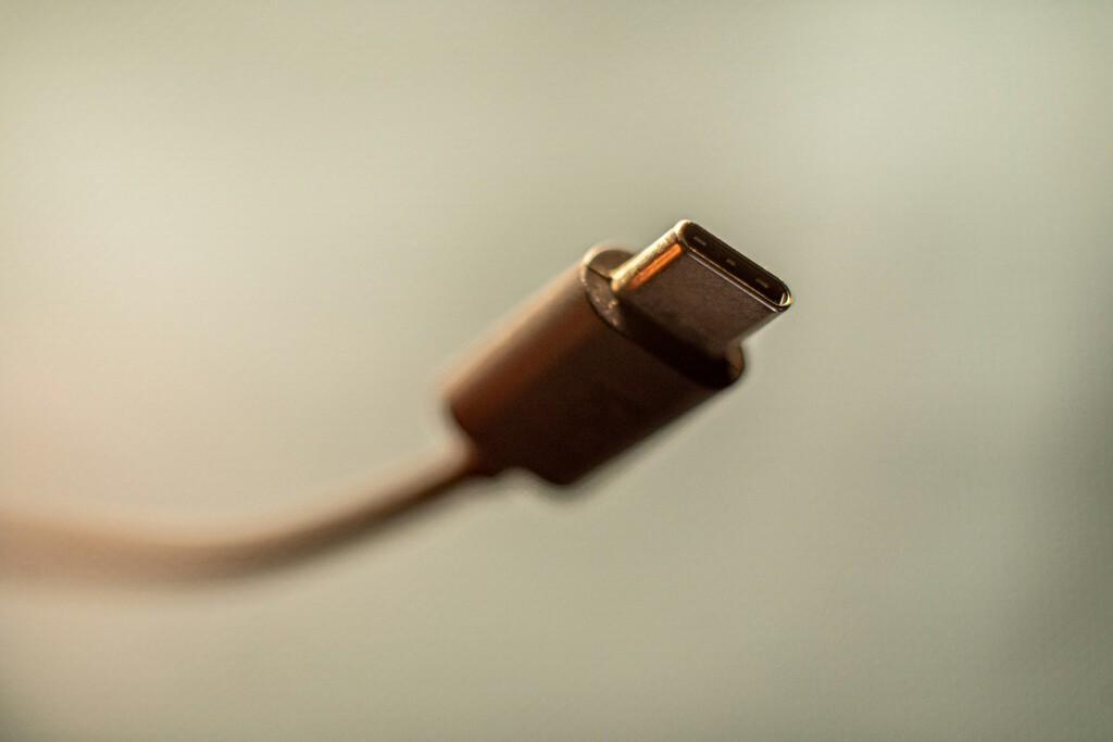 Apple no quería cambiar al USB-C y un investigador descubre por qué: los cables de la compañía se pueden hackear 