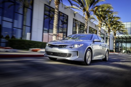 El Kia Optima híbrido enchufable se presenta en el Salón de Chicago