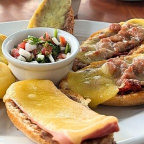 Cuál es el restaurante y panadería que ofrece 11% de descuento a adultos mayores con tarjeta INAPAM en todo México