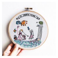 Una madre convierte los dibujos de los niños en preciosos y coloridos bordados 