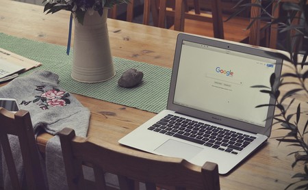 Google y Facebook permitirán a la mayoría de sus empleados trabajar desde casa hasta finales de 2020