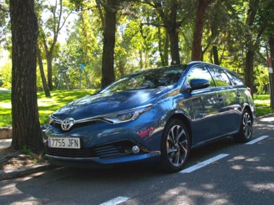 Probamos el nuevo Toyota Auris Touring Sports: motor y conducción