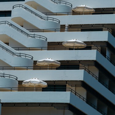 El lunes llega a Lidl la sombrilla de terraza más barata del mercado: mástil ajustable y encaja en cualquier espacio