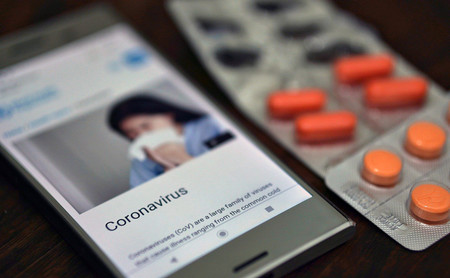 Así están reaccionando Twitter, Facebook, Instagram y Google ante la 'infodemia' sobre el coronavirus dos meses después del brote