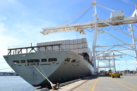 Las exportaciones españolas crecen pero cada vez están más concentradas