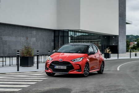 El nuevo Mazda2 será el actual Toyota Yaris híbrido y empezará a fabricarse este mes de diciembre en Francia