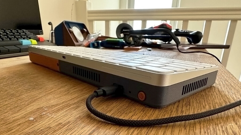 Ni Steam Deck se libra del modding. Un usuario no sólo la rediseña, sino que le añade una opción de pantalla primaria de lo más cómoda y original 