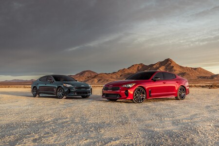 El KIA Stinger 2022 se pone al día con un nuevo motor de 2.5 litros para la versión de acceso y algunos ajustes de diseño