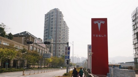 Tesla negocia para abrir una fábrica en China