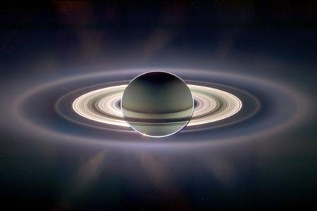 ¿Cómo es un eclipse solar desde Saturno?