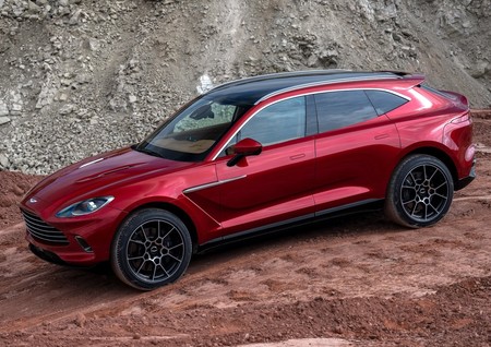 Aston Martin Dbx 2021 1280 01