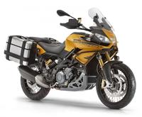 Aprilia Caponord Rally 1200 y Moto Guzzi V7 II 