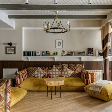 El salón ya no gira alrededor del sofá: así están cambiando las nuevas distribuciones de casa 