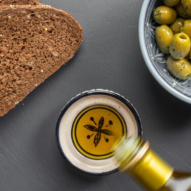 Con un chorrito de este AOVE gourmet disponible en El Corte Inglés hasta la ensalada más sencilla será una explosión de sabor 
