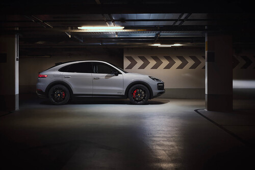 Porsche Cayenne Coupe Parking Ok