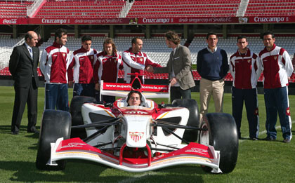 La Superleague Formula visita el estadio del Sevilla