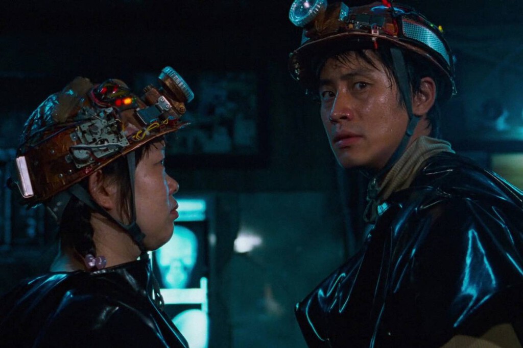 Hoy en streaming, la disparatada película que inspiró a 'Bugonia'. Un delirio coreano que mezcla ciencia ficción y comedia negra con mucha audacia 