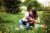 A los 9 meses el bebé puede reconocer una imagen de un objeto conocido en un libro 
