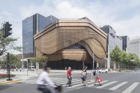 Arquitectura en movimiento en el impresionante centro cultural del distrito financiero de Shangai