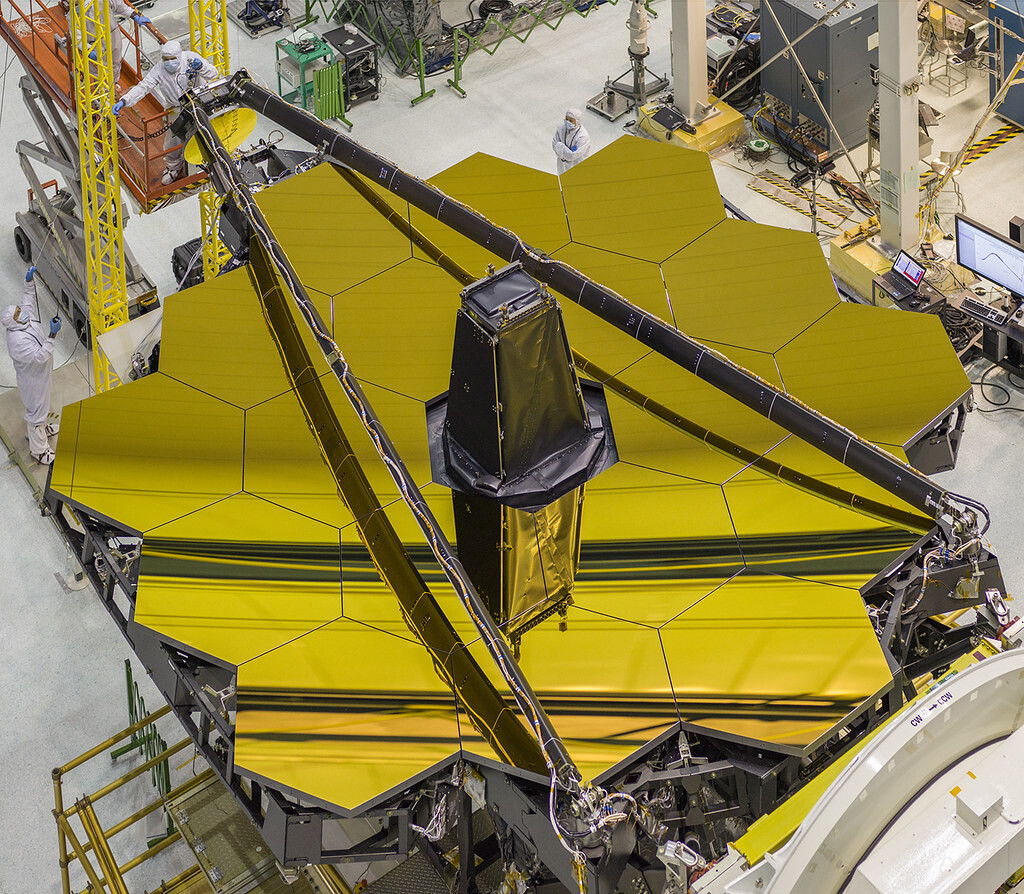 El telescopio espacial James Webb de la NASA llega a su forma final dos ...