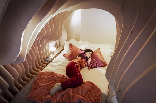 ¿Cómodo o inquietante? Un alojamiento con habitaciones que nos trasladan al útero materno