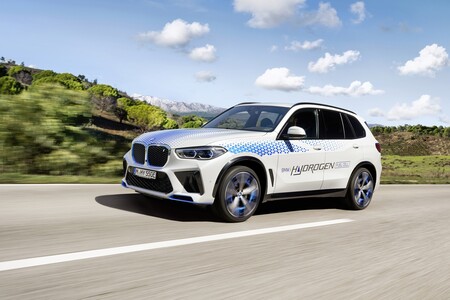 BMW iX5 Hydrogen: el SUV grande de BMW se pasa al hidrógeno y llegará al mercado en 2022 con 374 CV