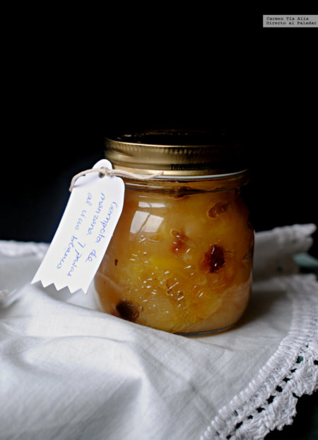 Compota de manzana y pasas al vino blanco. Receta express