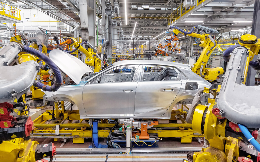 España quiere que compremos coches eléctricos que se fabriquen aquí. Y acaba de liberar otros 400 millones de euros para ello 