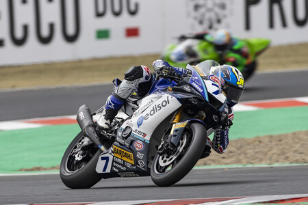 Lorenzo Baldasarri aprovecha la sanción a Dominique Aegerter para revivir Supersport en una carrera histórica