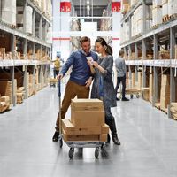 IKEA presenta el tendedero para tender la ropa dentro de casa y evitar que se moje con el que no tendrás que usar el taladro