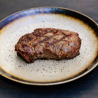 Meter proteínas en tu cuerpo comiendo chuletones de vaca es una buena idea. Siempre y cuando no te guste muy hecha