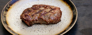 Meter proteínas en tu cuerpo comiendo chuletones de vaca es una buena idea. Siempre y cuando no te guste muy hecha