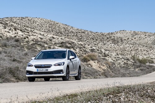 Probamos el Subaru Impreza ecoHYBRID: un coche híbrido que destaca por comodidad pero no por consumo