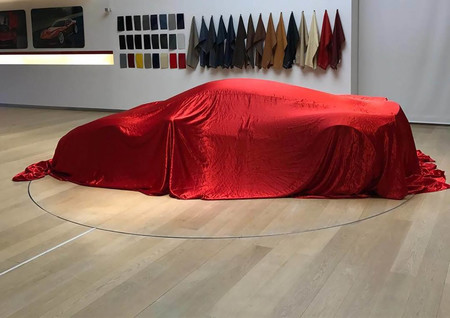 Bajo esta lona se esconde el nuevo one-off de Ferrari (sí, uno más)