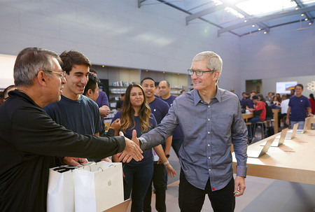Iphone8 Launch Tim Cook Palo Alto Fans