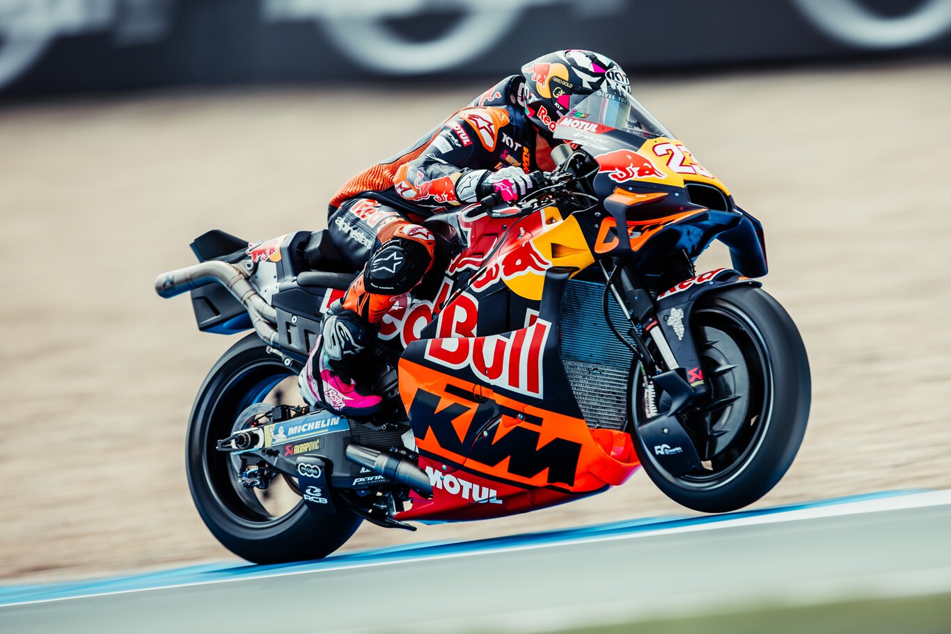 ¡Brutal! Fabio Quartararo le quita la pole a Pecco Bagnaia en Assen y ...