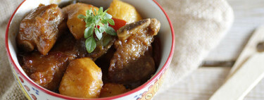 Costilla de cerdo agridulce con melocotones: receta de aires asiáticos para viajar en la mesa