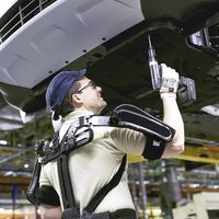 Los exoesqueletos son una realidad para 100 trabajadores de Ford en Valencia, y parecen un poco Iron Man 