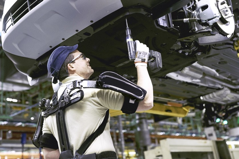 Los exoesqueletos son una realidad para 100 trabajadores de Ford en Valencia, y parecen un poco Iron Man
