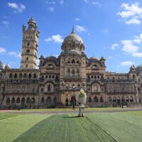 En India lo de "vivir como un marajá" se lo toman al pie de la letra: un palacio de 2,8 millones de m2 para cuatro personas