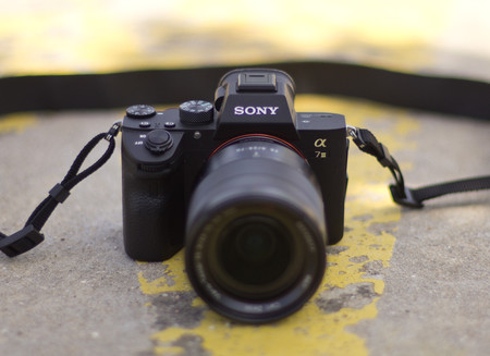 Sony A7 III, Olympus E-M10 Mark III, Nikon D7500 y más cámaras, objetivos y accesorios en oferta: Llega Cazando Gangas