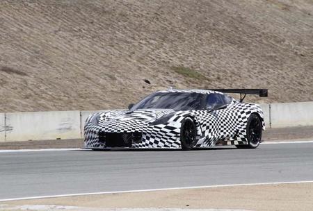 El Corvette C7.R ya luce en pista